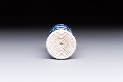 A fine Chinese blue and white 'Dragon' snuff bottle, 19th C.