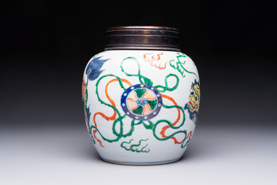 A fine Chinese famille verte 'Buddhist Lions' jar and a reticulated wooden cover, 19th C.