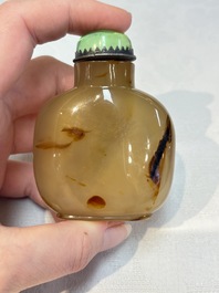 A Chinese agate 'Rooster' snuff bottle, 1780-1850