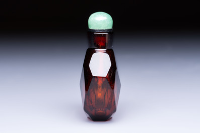 A Chinese facetted amber glass snuff bottle, 19th C.