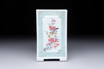 A square Chinese famille rose brush pot with floral design, Yongzheng/Qianlong
