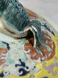A large Chinese famille rose vase with lion-form handles and cover, 19th C.