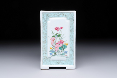 A square Chinese famille rose brush pot with floral design, Yongzheng/Qianlong