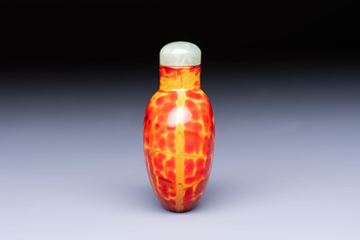 A Chinese 'Realgar' glass snuff bottle, 19th C.