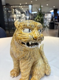 A rare Korean porcelain model of a seated tiger, Joseon, 18/19th C.