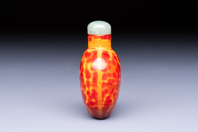 A Chinese 'Realgar' glass snuff bottle, 19th C.