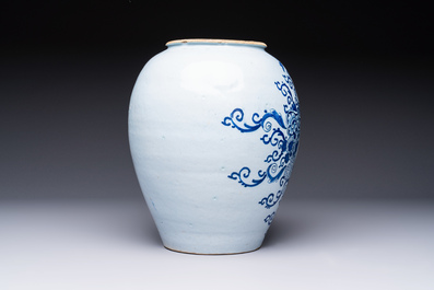 A blue and white Dutch Delft tobacco jar inscribed 'Duinkerker' with brass lid, 18th C.