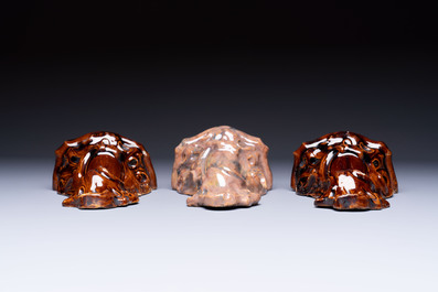 Three rare Bruges faience 'Faux Marble' and brown-glazed wall consoles, Pulinckx workshop, 18th C.