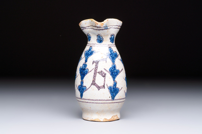 A rare intact early Italian maiolica ewer inscribed 'G', Montelupo, 15th C.