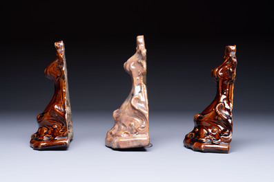 Three rare Bruges faience 'Faux Marble' and brown-glazed wall consoles, Pulinckx workshop, 18th C.