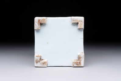 A square Chinese famille rose brush pot with floral design, Yongzheng/Qianlong