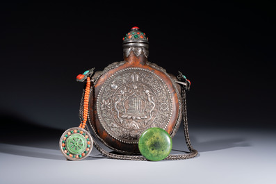 A Tibetan red-coral and malachite-inlaid and silver-mounted 'Ba Ji Xiang' wine bottle, 19th C.