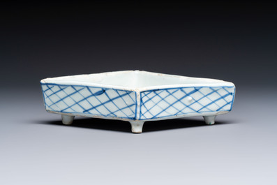A rare Chinese blue and white Ko-Sometsuke lozenge-shaped inscribed tray for the Japanese market, Tianqi
