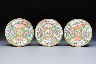 An extensive group of 23 Chinese Canton famille rose wares, 19th C.