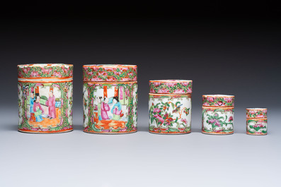 An extensive group of 23 Chinese Canton famille rose wares, 19th C.