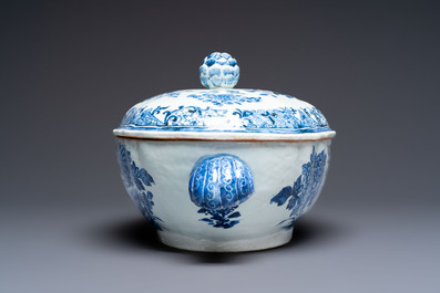 22 Chinese blue, white, famille rose and Imari-style wares, Kangxi and later