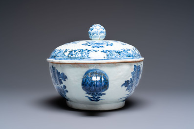 22 Chinese blue, white, famille rose and Imari-style wares, Kangxi and later