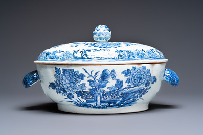 22 Chinese blue, white, famille rose and Imari-style wares, Kangxi and later
