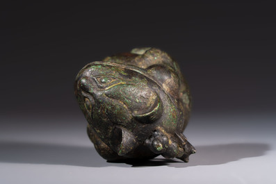 A rare Chinese archaistic bronze bear-form wine vessel, Gong 觥, Han or later