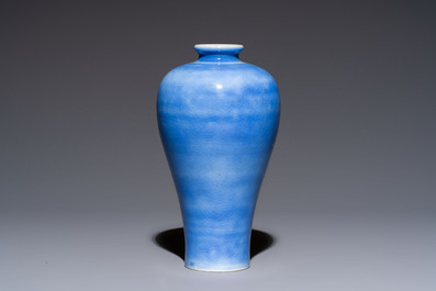 A Chinese claire-de-lune 'Meiping' vase, Zhu Junfu Zao 朱君甫造 mark, 19/20th C.