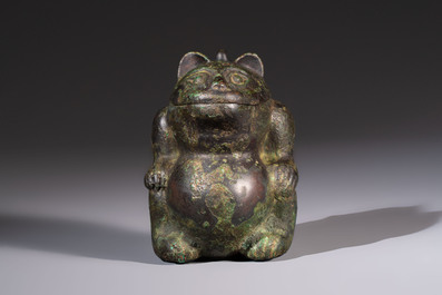 A rare Chinese archaistic bronze bear-form wine vessel, Gong 觥, Han or later