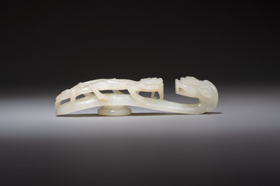 A fine Chinese white jade 'Dragon' belt hook, Qing
