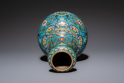 A fine Chinese cloisonn&eacute; garlic-mouth bottle vase with Arabic inscription, Qianlong mark, 20th C.