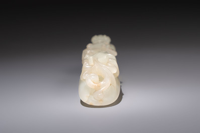 A fine Chinese white jade 'Dragon' belt hook, Qing
