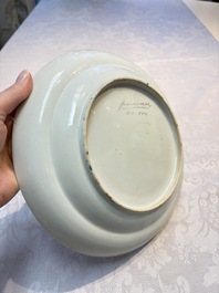 A pair of Chinese Canton famille verte plates with figural design, 19th C.