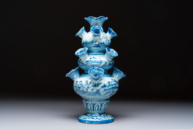 An Italian maiolica flower or tulip vase, Cantagalli, Florence, 19th C.