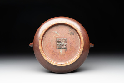 An extremely rare Chinese bronze censer with loop handles, Cheng Qu Mao Tang 城曲茅堂 mark, 17th C.