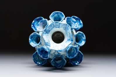 An Italian maiolica flower or tulip vase, Cantagalli, Florence, 19th C.