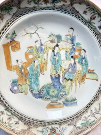 A pair of Chinese Canton famille verte plates with figural design, 19th C.