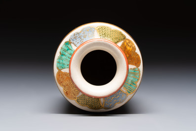 A Japanese Satsuma plate and a vase with figural design, Kozan 光山 and Ryokuzan 祿山 mark, Meiji, 19th C.