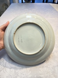 A pair of Chinese Canton famille verte plates with figural design, 19th C.