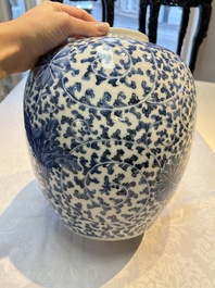 A Chinese blue and white 'Lotus Scroll' vase, 19th C.