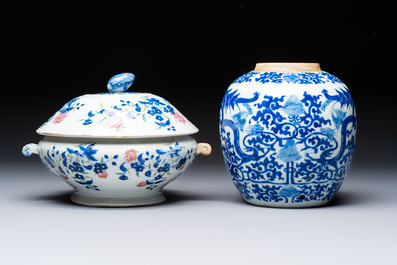 A Chinese blue and white jardini&egrave;re with stand, a 'Chilong' jar and a famille rose covered tureen, Guanyao 官窑 mark, 19th C.