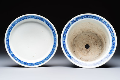 A Chinese blue and white jardini&egrave;re with stand, a 'Chilong' jar and a famille rose covered tureen, Guanyao 官窑 mark, 19th C.