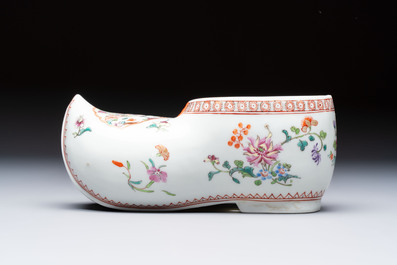 A famille verte-style armorial covered vase, a jar and a clog-shaped bowl, Samson, Paris, 19th C.