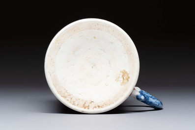 A Chinese famille rose 'Chui Xiao Yin Feng 吹簫引鳳' plate and a Canton famille rose tankard with figural design, Yongzheng/Qianlong