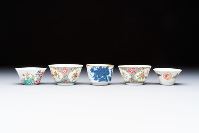 A group of 14 Chinese and Samson, Paris porcelain wares, 18/19th C.