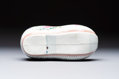 A famille verte-style armorial covered vase, a jar and a clog-shaped bowl, Samson, Paris, 19th C.