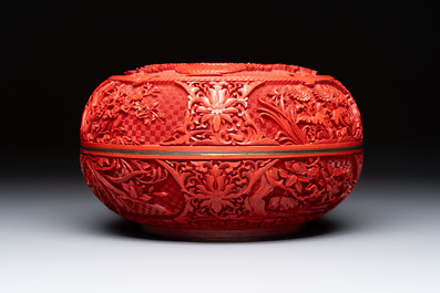 A Chinese cinnabar lacquer 'Flower Basket' box and cover, 19/20th C.