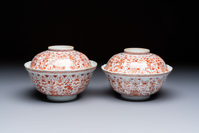 A pair of Chinese  iron-red and gilt-decorated 'Elegant Ladies and Tulips' bowls and covers, Kangxi