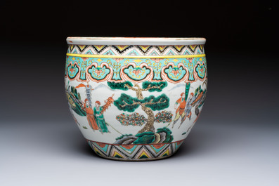 A Chinese famille verte 'Warriors' scroll pot, 19th C.