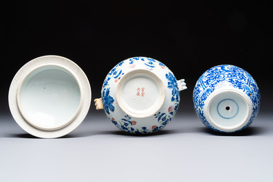 A Chinese blue and white jardini&egrave;re with stand, a 'Chilong' jar and a famille rose covered tureen, Guanyao 官窑 mark, 19th C.