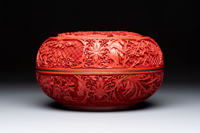 A Chinese cinnabar lacquer 'Flower Basket' box and cover, 19/20th C.
