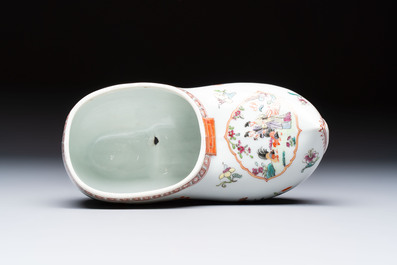 A famille verte-style armorial covered vase, a jar and a clog-shaped bowl, Samson, Paris, 19th C.