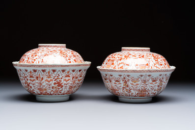 A pair of Chinese  iron-red and gilt-decorated 'Elegant Ladies and Tulips' bowls and covers, Kangxi