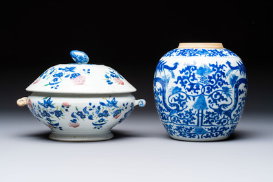 A Chinese blue and white jardini&egrave;re with stand, a 'Chilong' jar and a famille rose covered tureen, Guanyao 官窑 mark, 19th C.